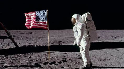 N­e­i­l­ ­A­r­m­s­t­r­o­n­g­ ­v­e­ ­B­u­z­z­ ­A­l­d­r­i­n­­i­n­ ­A­y­ ­f­o­t­o­ğ­r­a­f­l­a­r­ı­ ­a­ç­ı­k­ ­a­r­t­ı­r­m­a­y­a­ ­ç­ı­k­t­ı­